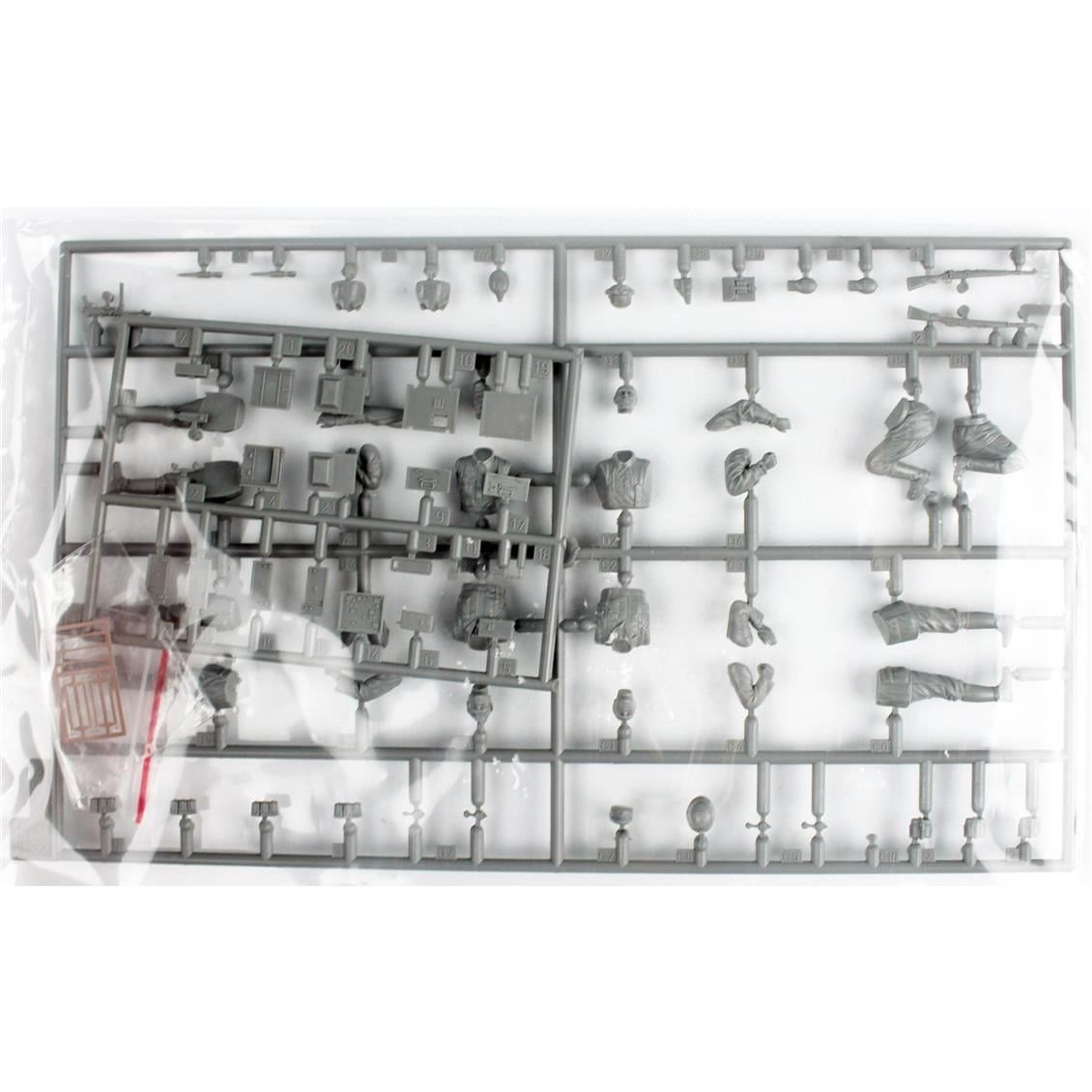 Dragon 3826 1/35 Ölçek, Alman Telsiz İletişim Merkezi Ekipman ve Figürleri, Plastik Model Kiti