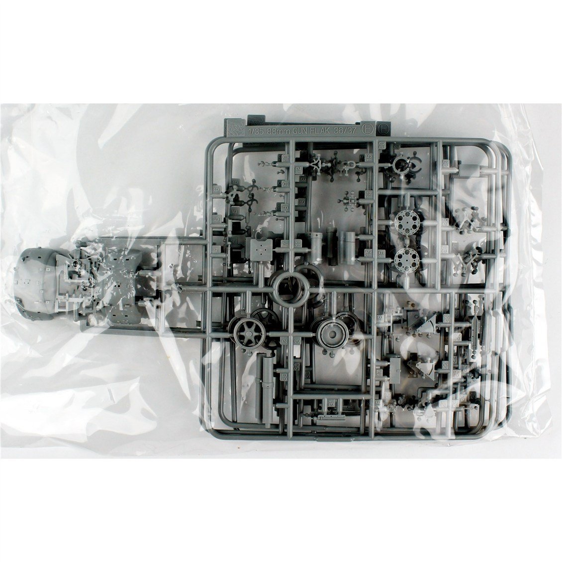 Dragon 6260 1/35 Ölçek, 88mm FLAK 36 Uçaksavar Topu ve Uçaksavar Topçu Mürettebatı,  Plastik Model Kiti