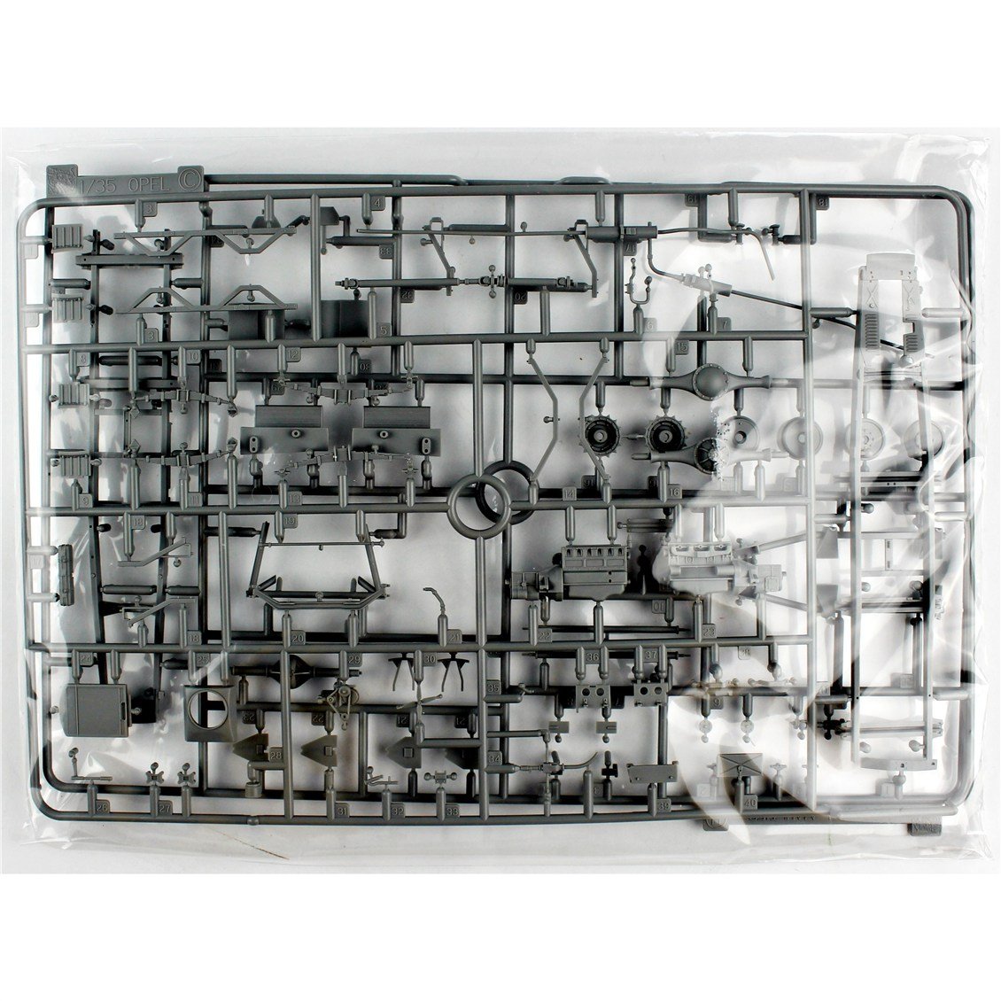 Dragon 6761 1/35 Ölçek, Opel Maultier Yarı Paletli Alman Kamyonu, Plastik Model Kiti