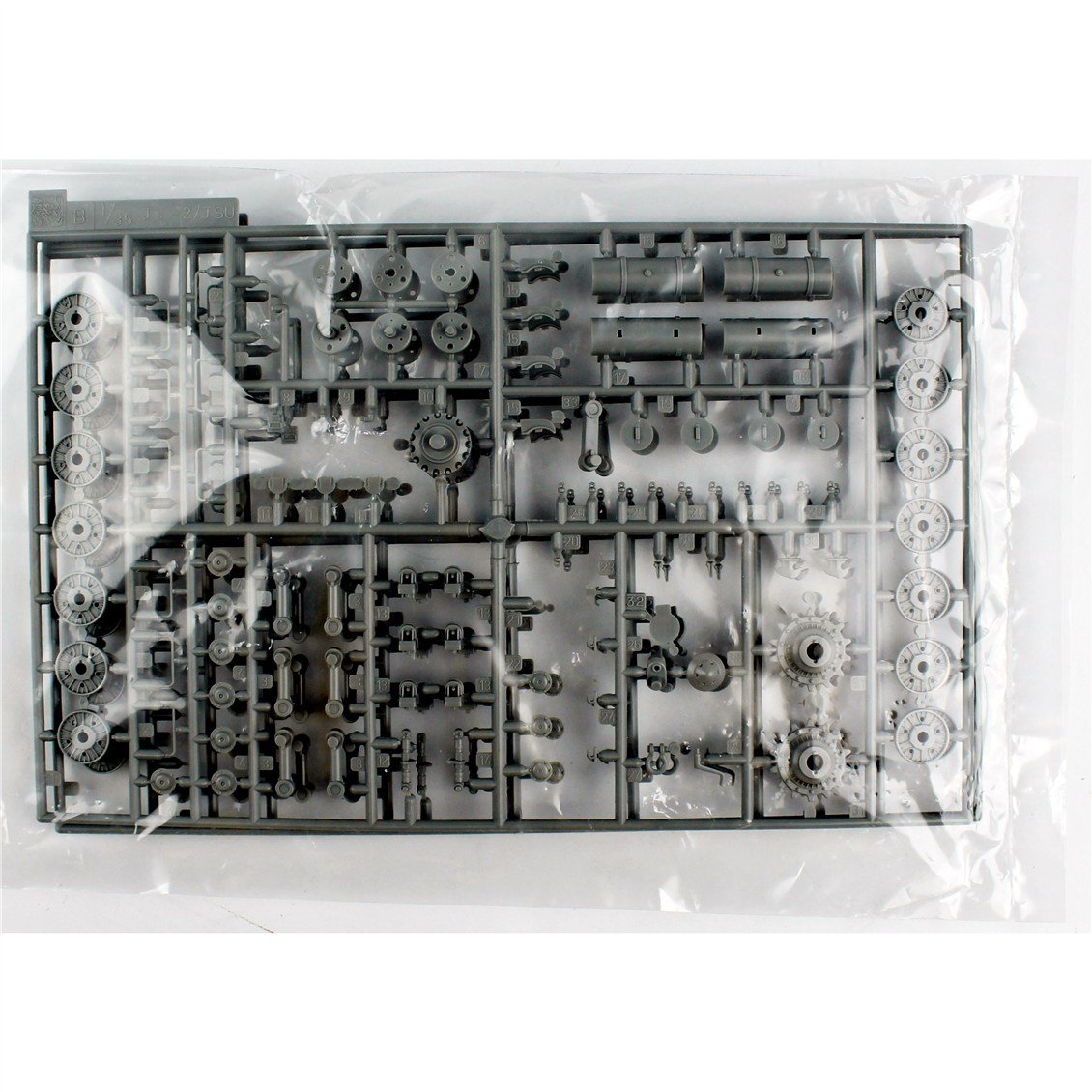 Dragon 6787 1/35 Ölçek, JSU-122 VS Panzerjager Rus Tank Avcısı, Plastik Model Kiti