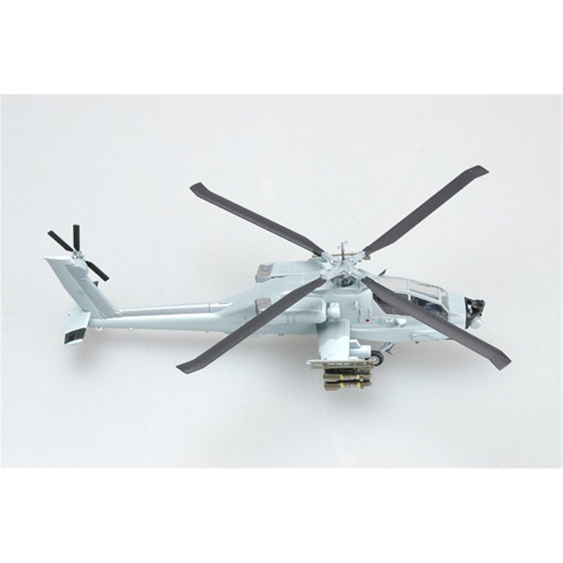 Easy Hobby 37026 1/72 Ölçek, AH-64A 94-0332 of 1-151st ATKHB, South Carolina Army National Guard, M Askeri Helikopter, Sergilem