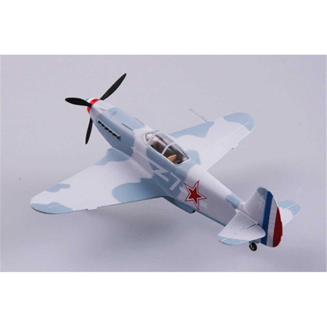 Easy Hobby 37229 1/72 Ölçek, Yak-3 1st Guards Fighter Div. 1945 Savaş Uçağı, Sergilemeye Hazır Plastik Model