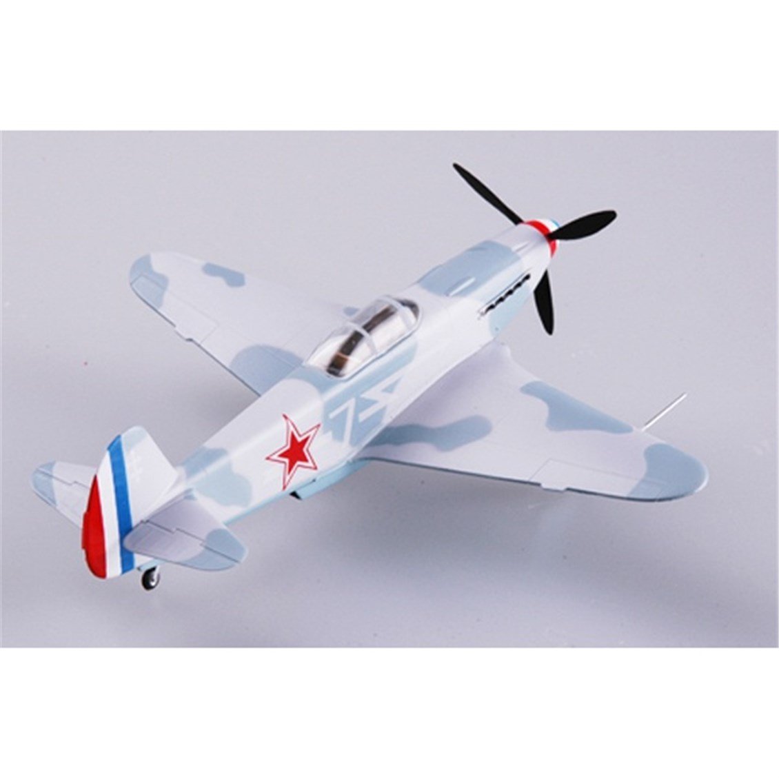 Easy Hobby 37229 1/72 Ölçek, Yak-3 1st Guards Fighter Div. 1945 Savaş Uçağı, Sergilemeye Hazır Plastik Model