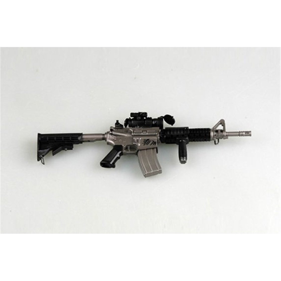 Easy Hobby 39117 1/3 Ölçek,  M933 Silahı, Sergilemeye Hazır Plastik Model