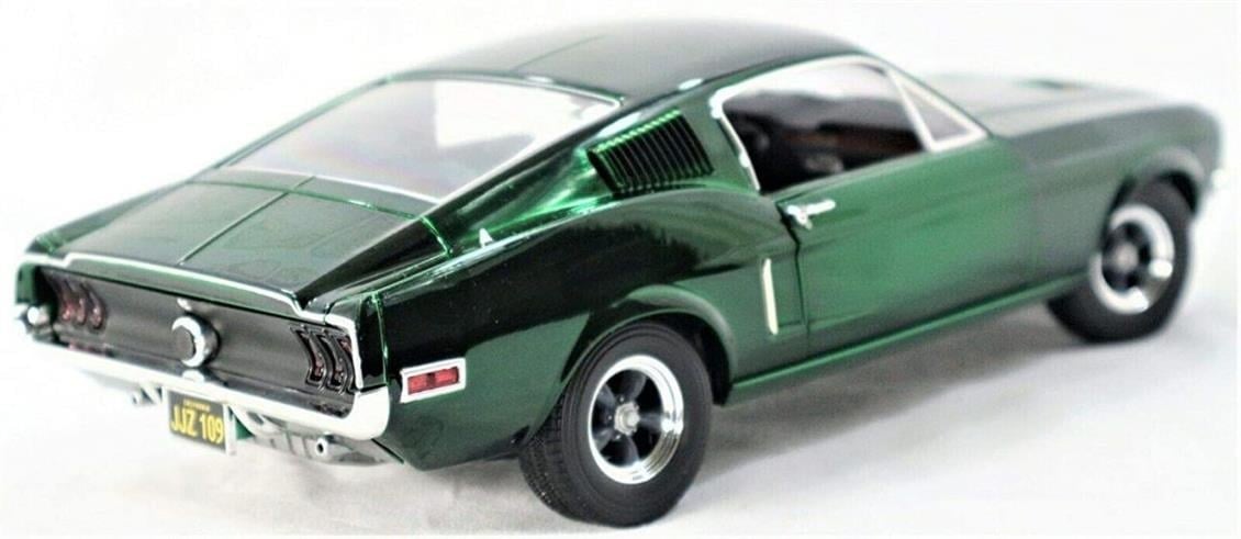 Greenlight 12823 1/18 Ölçek, 1968 Ford Mustang GT (Steve Mcqueen), Koyu Yeşil, Sergilemeye Hazır Metal Araba Modeli