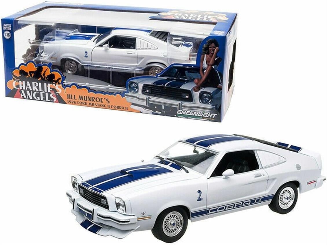 Greenlight 12880 1/18 Ölçek, 1976 Ford Mustang Cobra II (Charlies Angels), Beyaz-Mavi, Sergilemeye Hazır Metal Araba Modeli