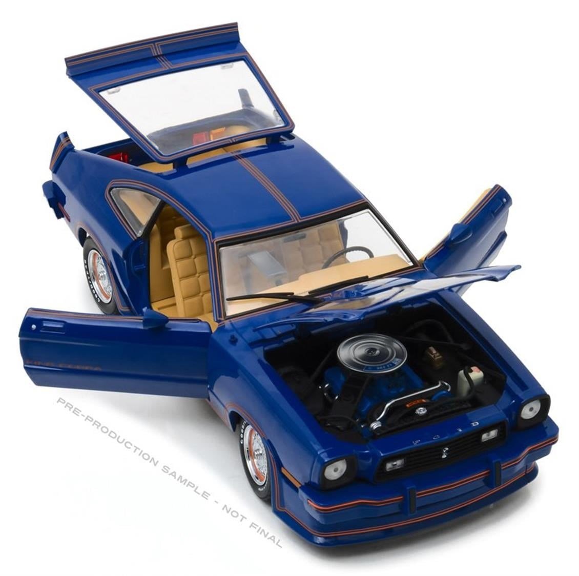 Greenlight 13507 1/18 Ölçek, Ford Mustang Kral Kobra, Mavi-Kırmızı-Altın, Sergilemeye Hazır Metal Araba Modeli