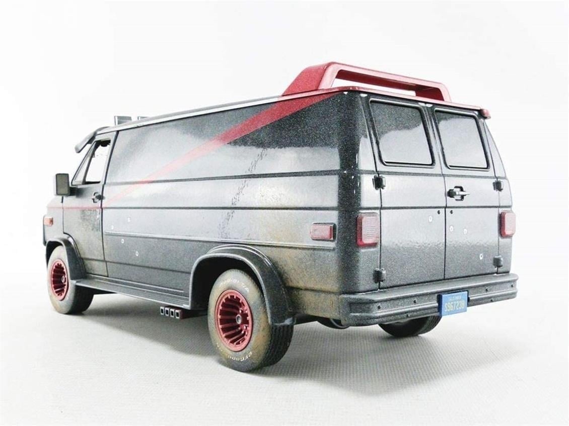 GreenLight 13567 1/18 Ölçek, 1983 GMC Vandura (A Team 1983-87 TV Seri), Gri-Siyah, Sergilemeye Hazır Metal Araba Modeli