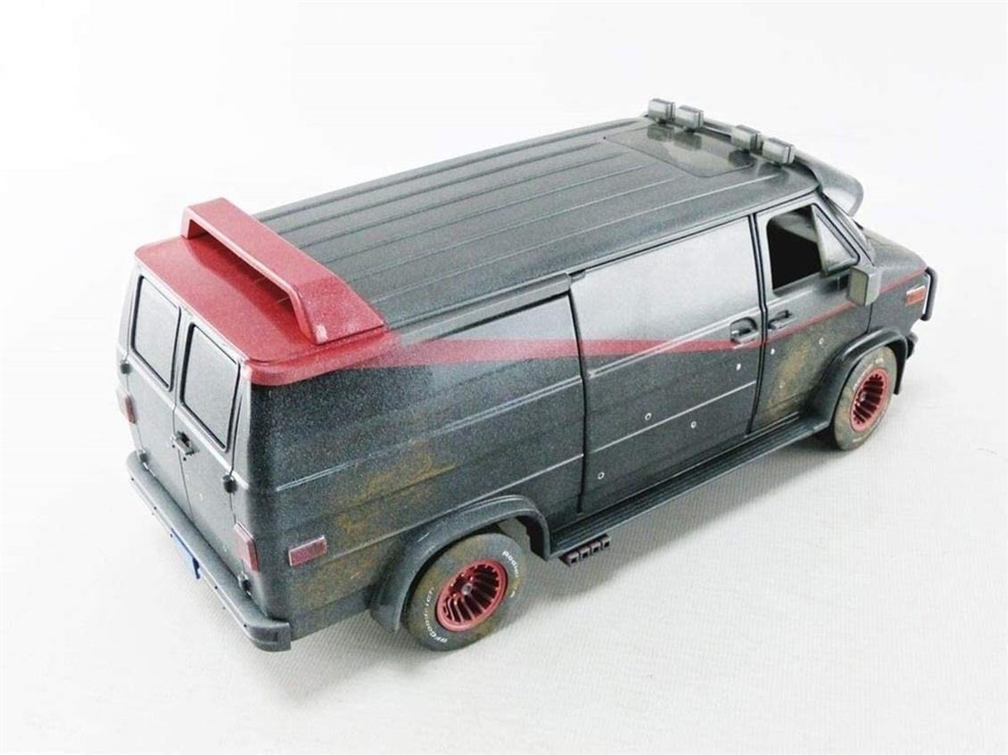 GreenLight 13567 1/18 Ölçek, 1983 GMC Vandura (A Team 1983-87 TV Seri), Gri-Siyah, Sergilemeye Hazır Metal Araba Modeli