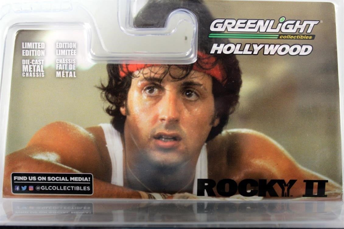 GreenLight 31120A 1/64 Ölçek, 1981 Chevrolet C-10 Custom Deluxe With Rocky's 1979 Pontiac Firebird Transam, Sergilemeye Hazır M
