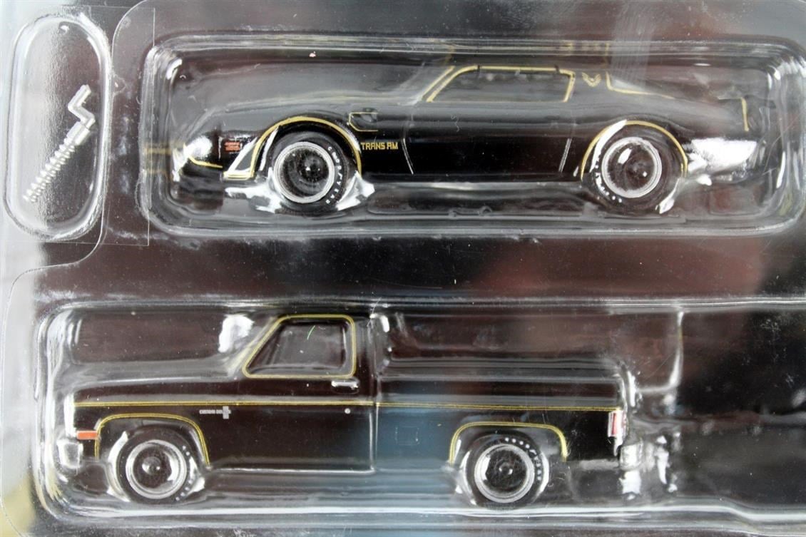 GreenLight 31120A 1/64 Ölçek, 1981 Chevrolet C-10 Custom Deluxe With Rocky's 1979 Pontiac Firebird Transam, Sergilemeye Hazır M