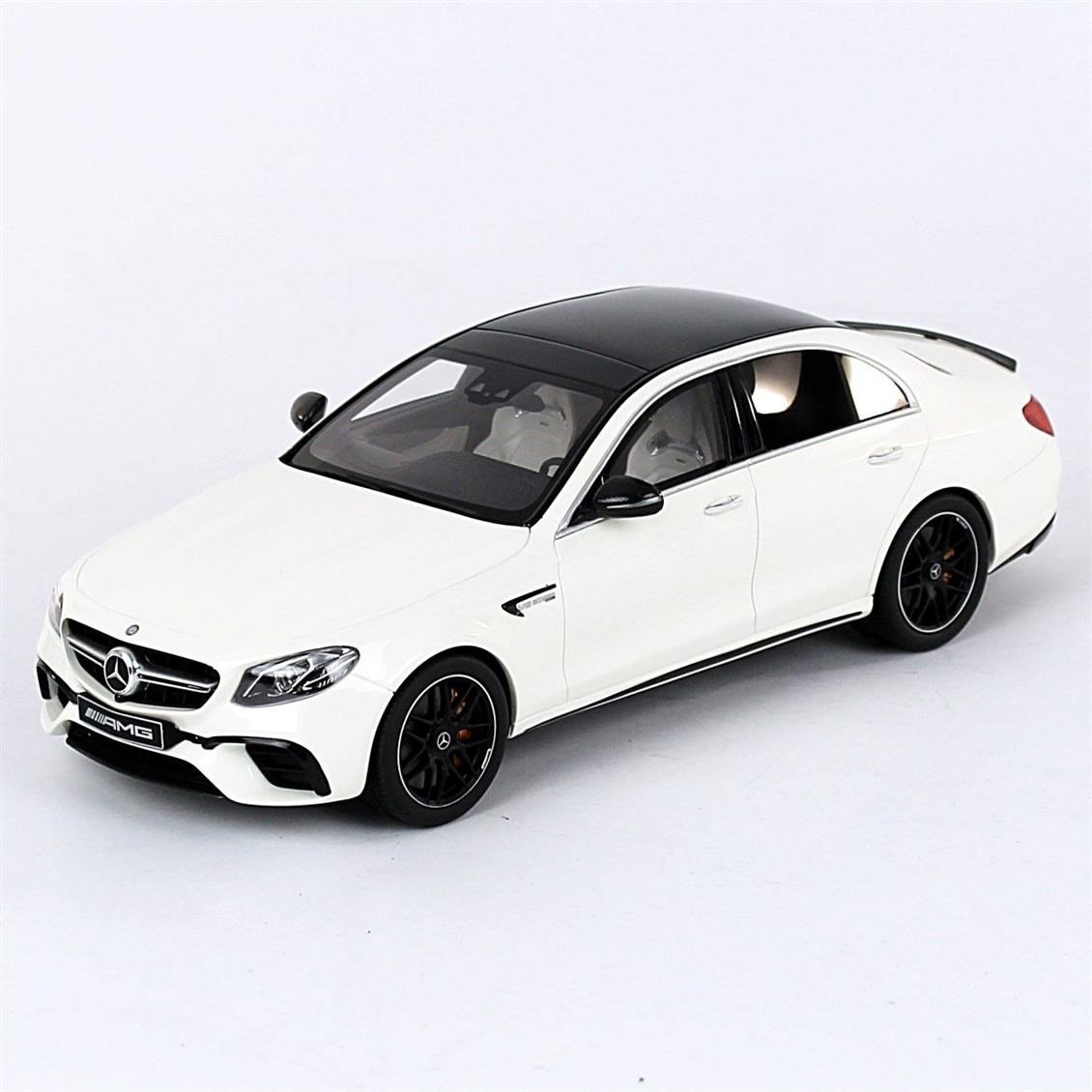 GT Spirit B66965711 1/18 Ölçek, Mercedes Benz AMG E63 S W213 Novelty, Sergilemeye Hazır Metal Araba Modeli