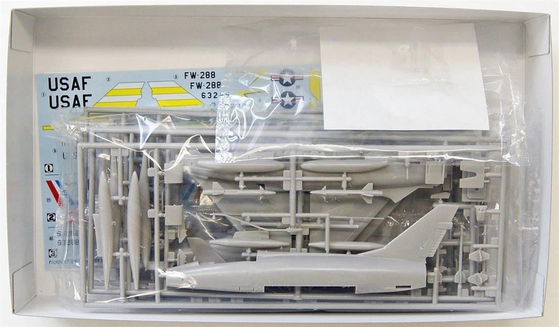 Hasegawa 2200 1/72 Ölçek, F-100D Super Sabre Combo (2 kits in the box), Savaş Uçağı Plastik Model Kiti