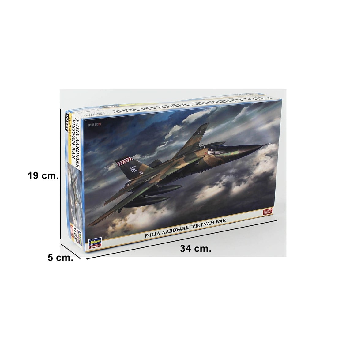 Hasegawa 2441 1/72 Ölçek, F-111A Aardvark (Vietnam War) Savaş Uçağı Plastik Model Kiti