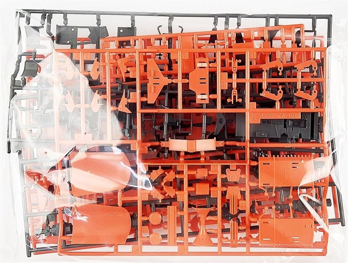 Hasegawa 66102 1/35 Ölçek, Hitachi Kar Küreme Aparatlı Tekerlekli Loader Plastik Model Kiti