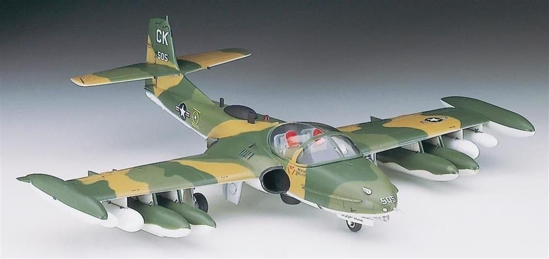 Hasegawa A12 142 1/72 Ölçek, A-37 A/B Dragonfly, Savaş Uçağı Plastik Model Kiti