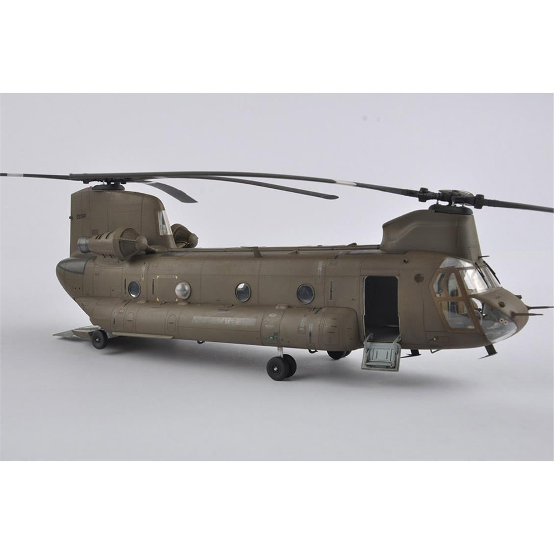 HobbyBoss 81773 1/48 Ölçek, CH-47D CHINOOK, Askeri Helikopter , Plastik Model Kiti