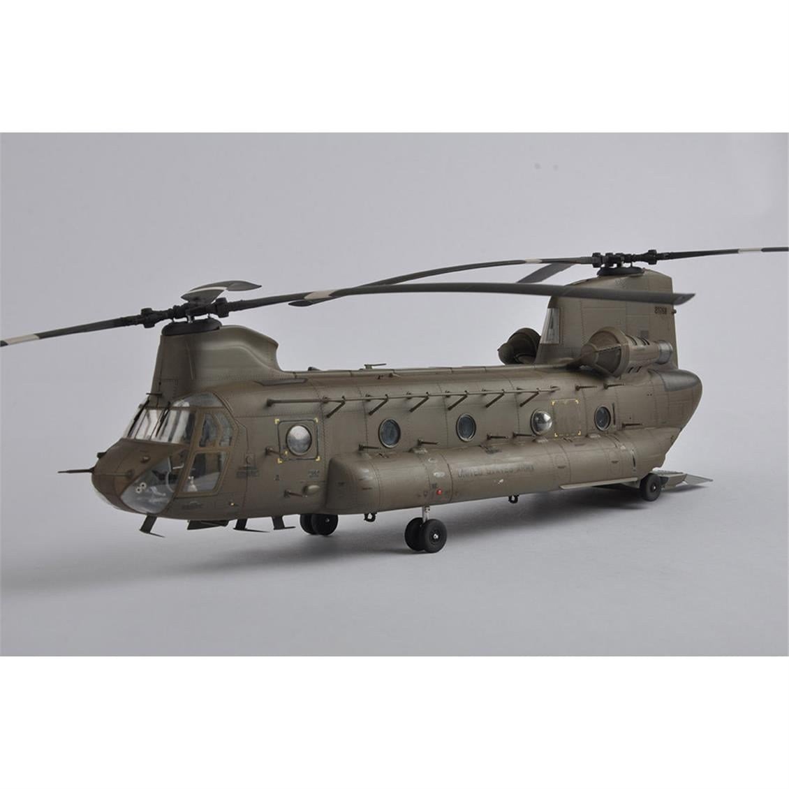 HobbyBoss 81773 1/48 Ölçek, CH-47D CHINOOK, Askeri Helikopter , Plastik Model Kiti