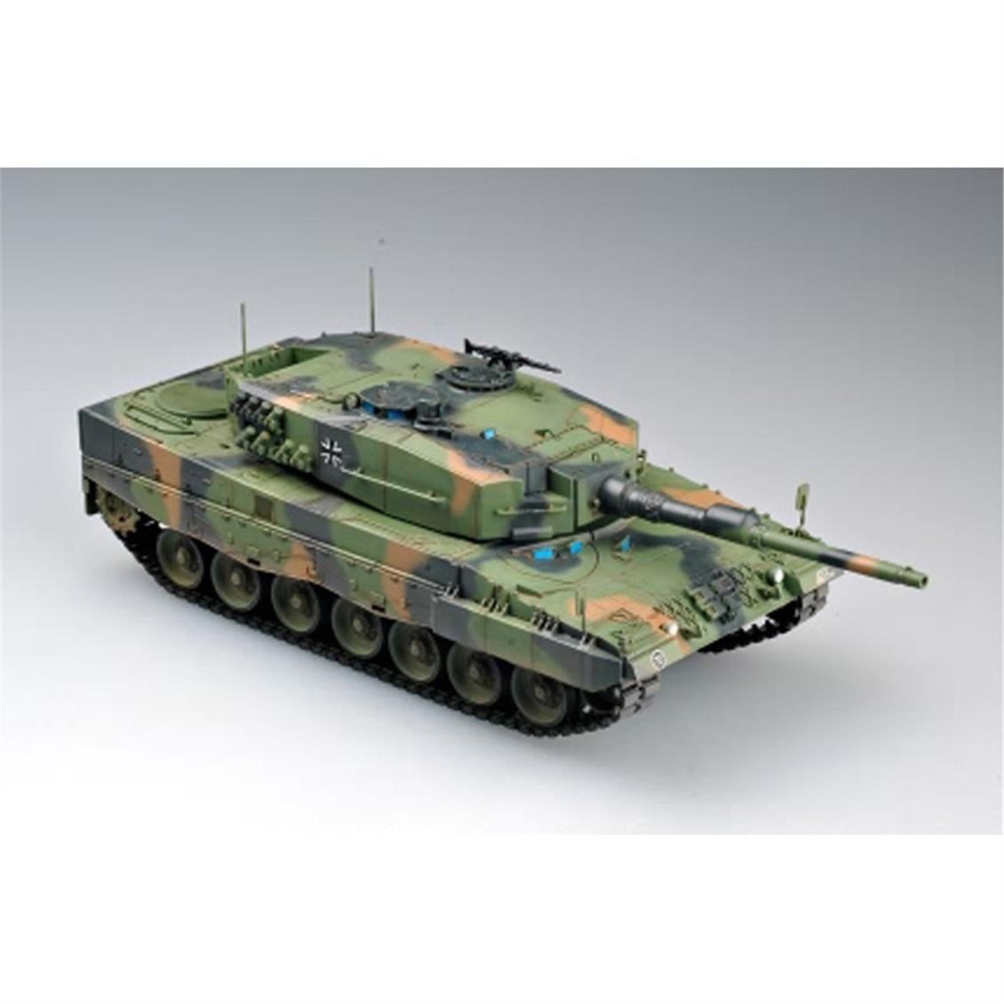 HobbyBoss 82401 1/35 Ölçek, German Leopard  2A4 Tank, Plastik Model Kiti