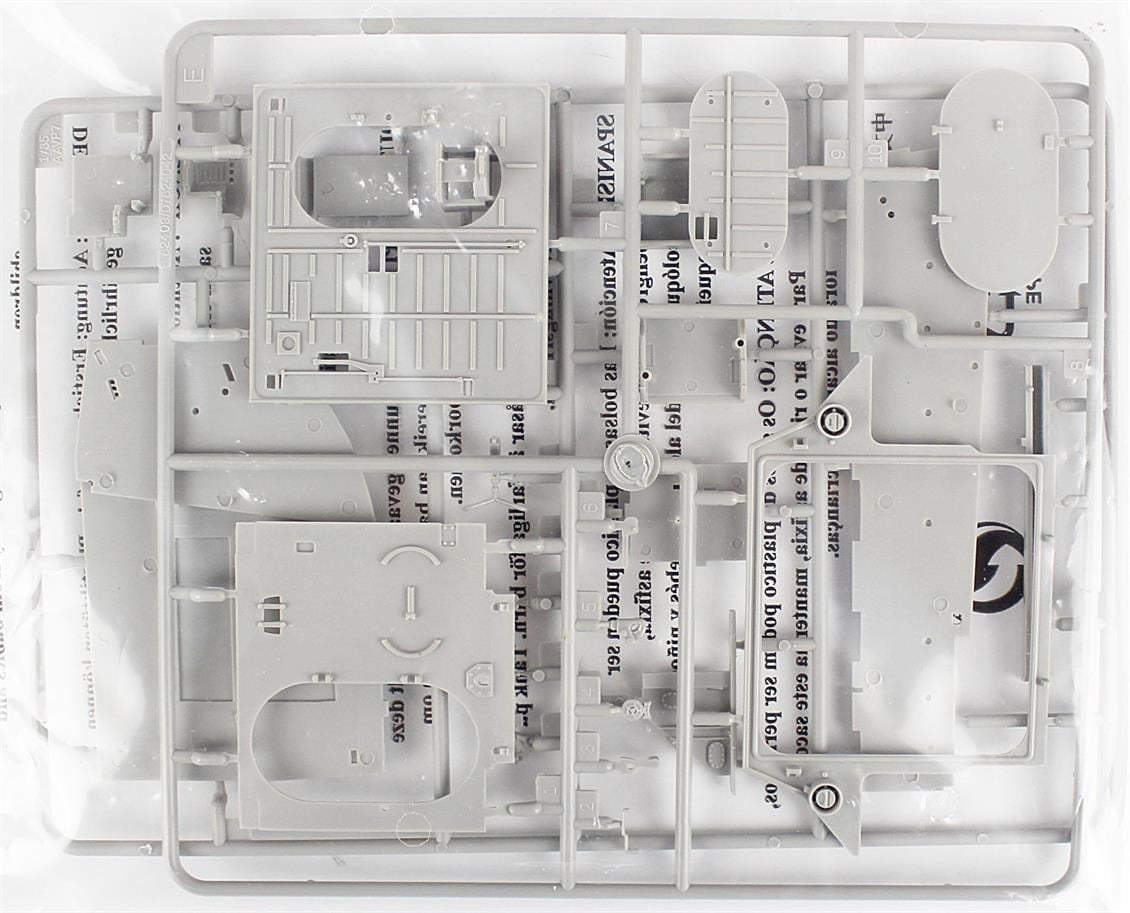 Hobbyboss 82411 1/35 Ölçek, AAVR-7A1 Amfibi Hücum Aracı, Plastik Model Kiti