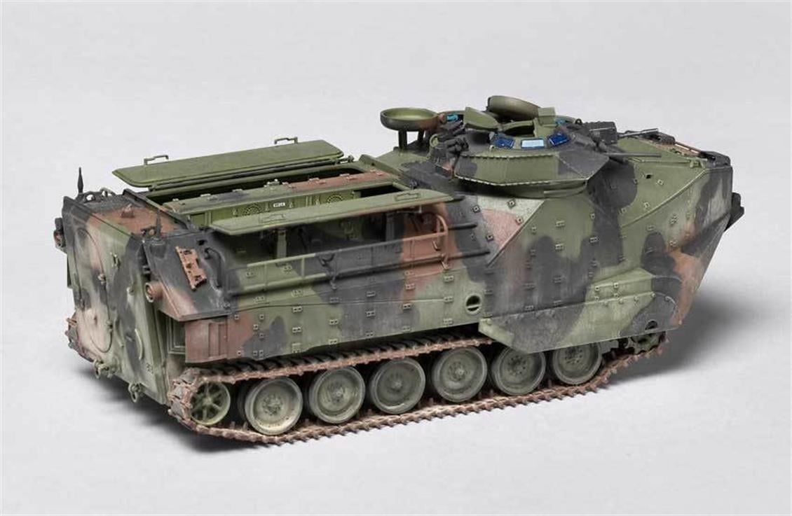 Hobbyboss 82413 1/35 Ölçek, AAVP-7A1 Amfibi Hücum Aracı, Plastik Model Kiti