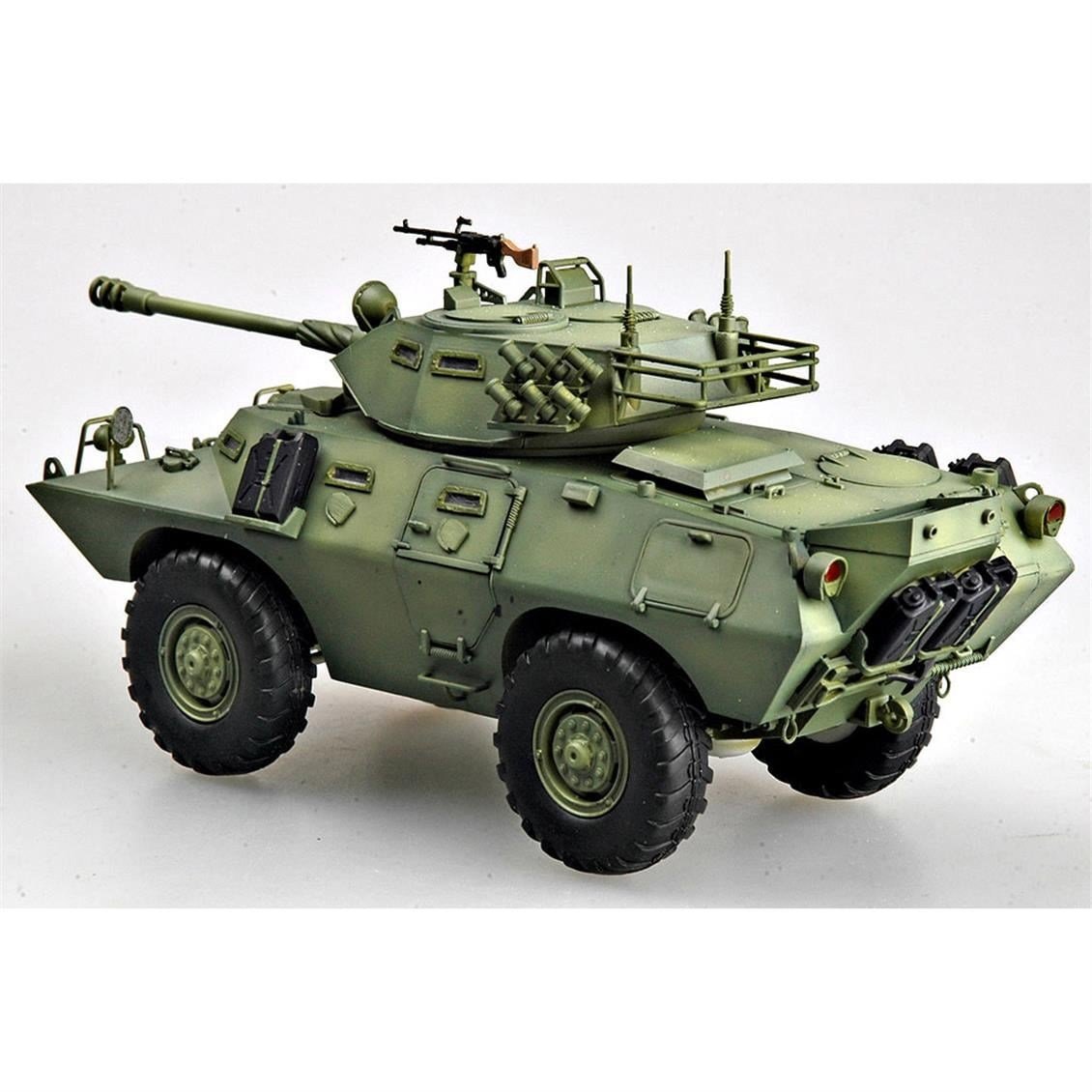 HobbyBoss 82422 1/35 Ölçek, LAV-150 Commando AFV w/Cockerill 90mm Gun, Amfibik Araç , Plastik Model Kiti
