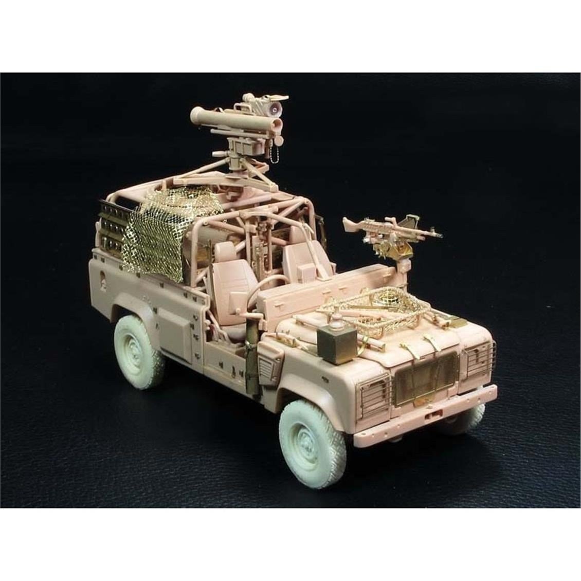 HobbyBoss 82447 1/35 Ölçek, Land Rover WMIK w/MILAN ATGM, Askeri Cip, Plastik Model Kiti