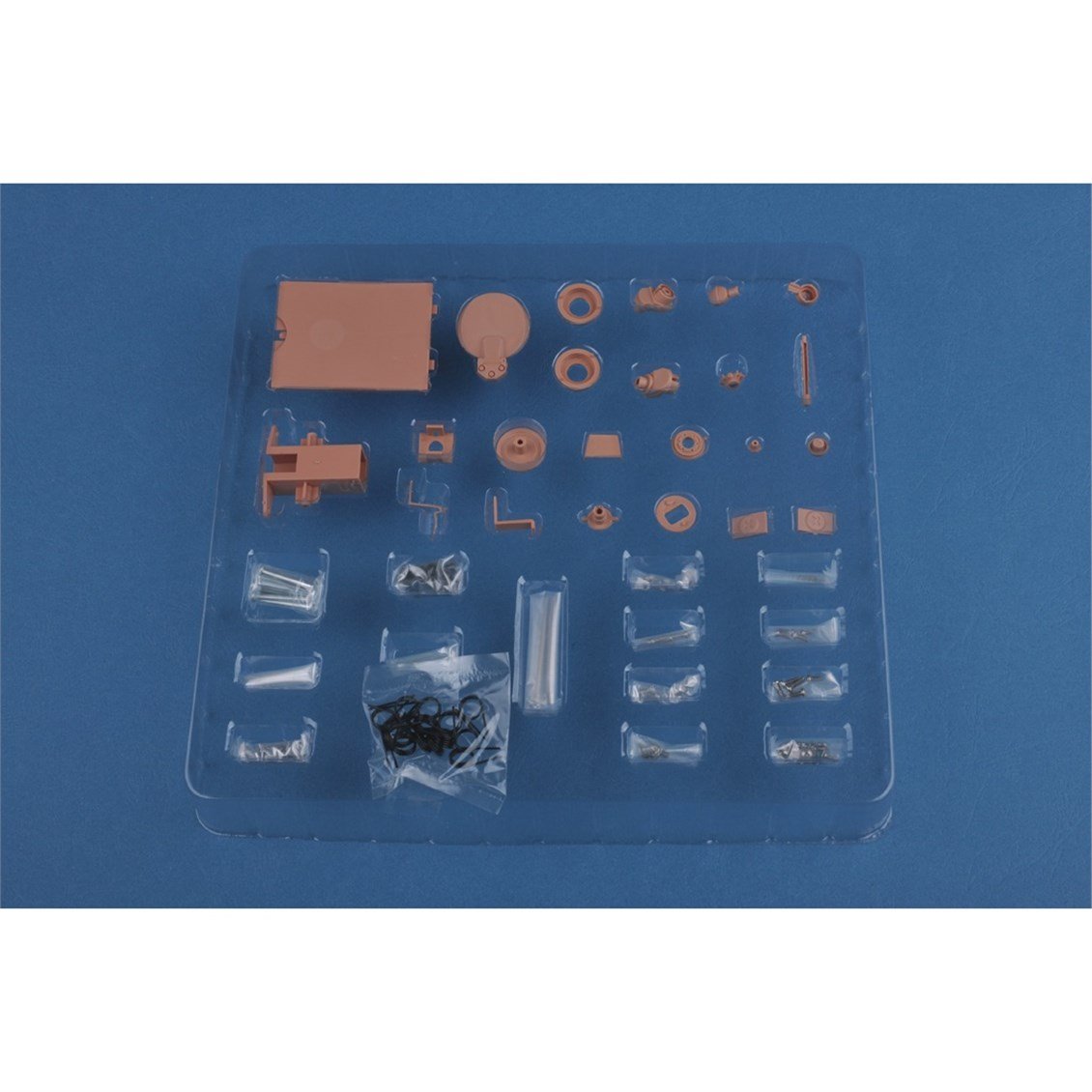 Hobbyboss 82601 1/16 Ölçek, Pz.Kpfw. VI Tiger 1 Tankı, Plastik Model Kiti