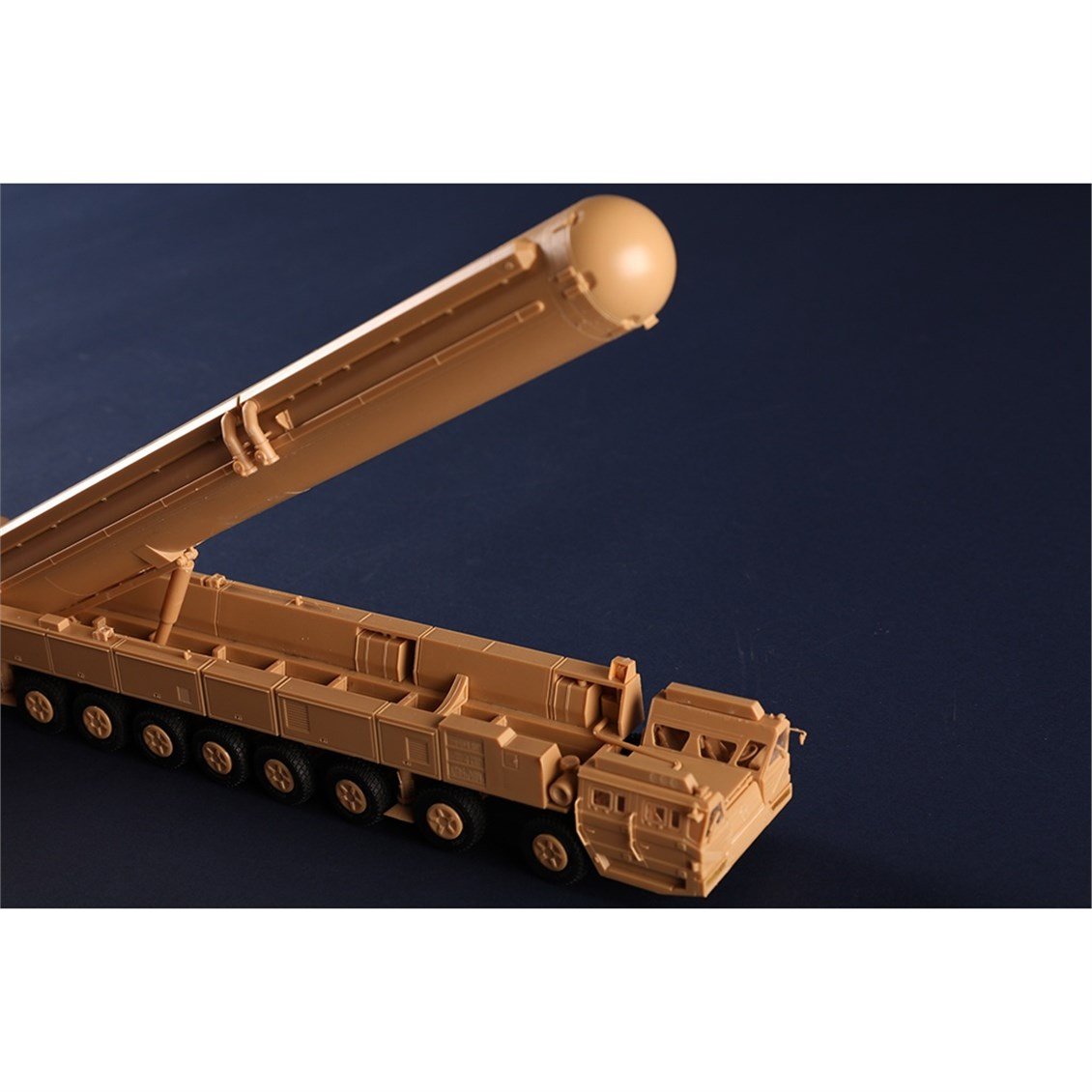 Hobbyboss 82963 1/72 Ölçek, Dongfeng DF-41 ICBM Mobil Füzesi, Plastik Model Kiti