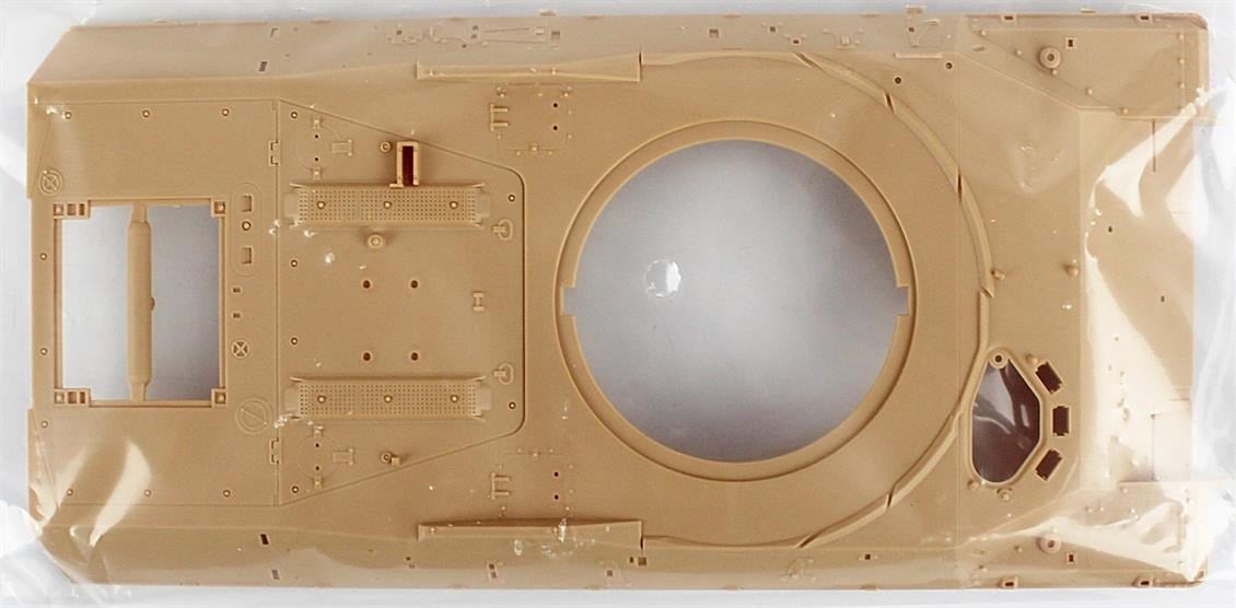 HobbyBoss 84501 1/35 Ölçek, Leopard 1A5 Ana Muhabere Tankı, Plastik Model Kiti