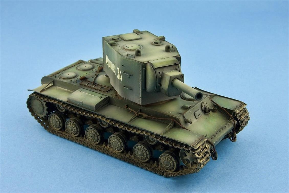 HobbyBoss 84816 1/48 Ölçek, Rus KV-2 Tankı, Plastik Model Kiti