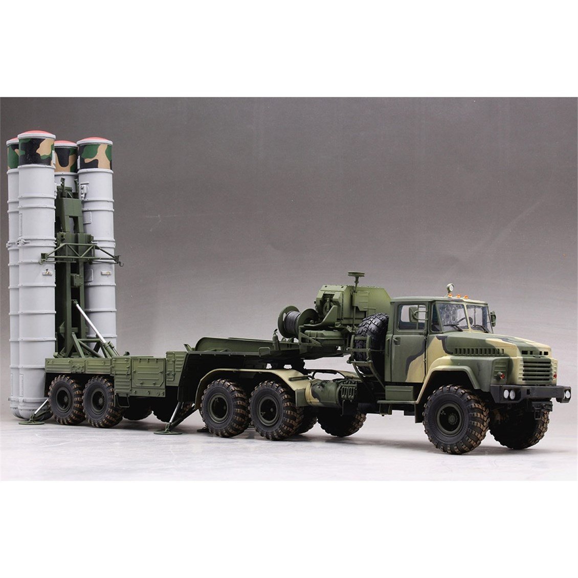 Hobbyboss 85511 1/35 Ölçek, Rus KrAZ-260B Çekici ile 5P85TE TEL S-300PMU Füze Rampası, Plastik Model Kiti