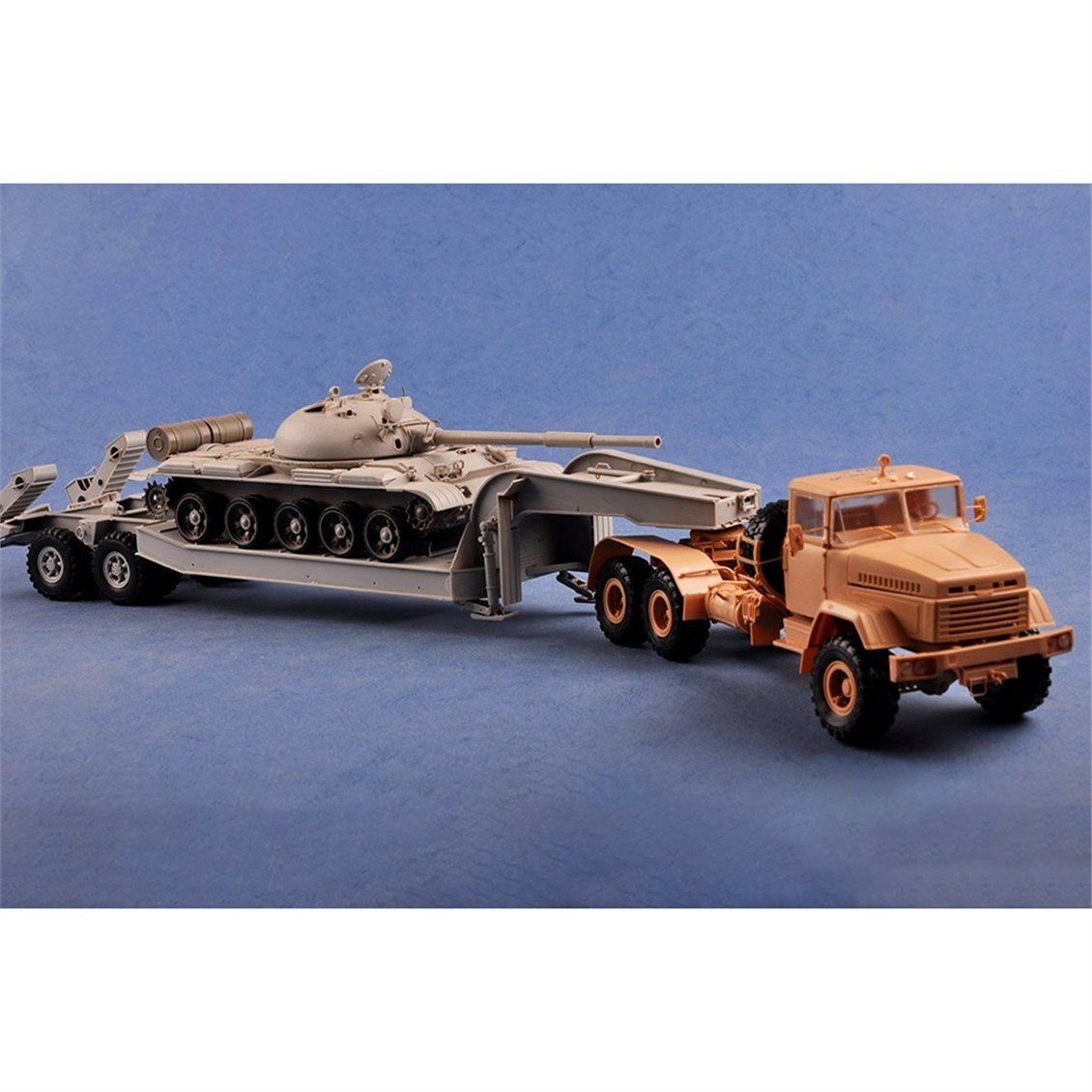 Hobbyboss 85513 1/35 Ölçek, Ukrayna KrAZ-6446 Çekici ile MAZ/ChMZAP Tankı ve 5247G Dorsesi, Plastik Model Kiti