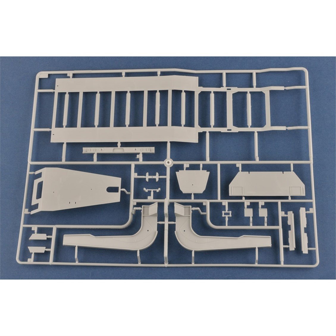 Hobbyboss 85523 1/35 Ölçek, Rus KrAZ-260B Çekici ile MAZ/ChMZAP-5247G Ağır Tonaj Dorsesi, Plastik Model Kiti