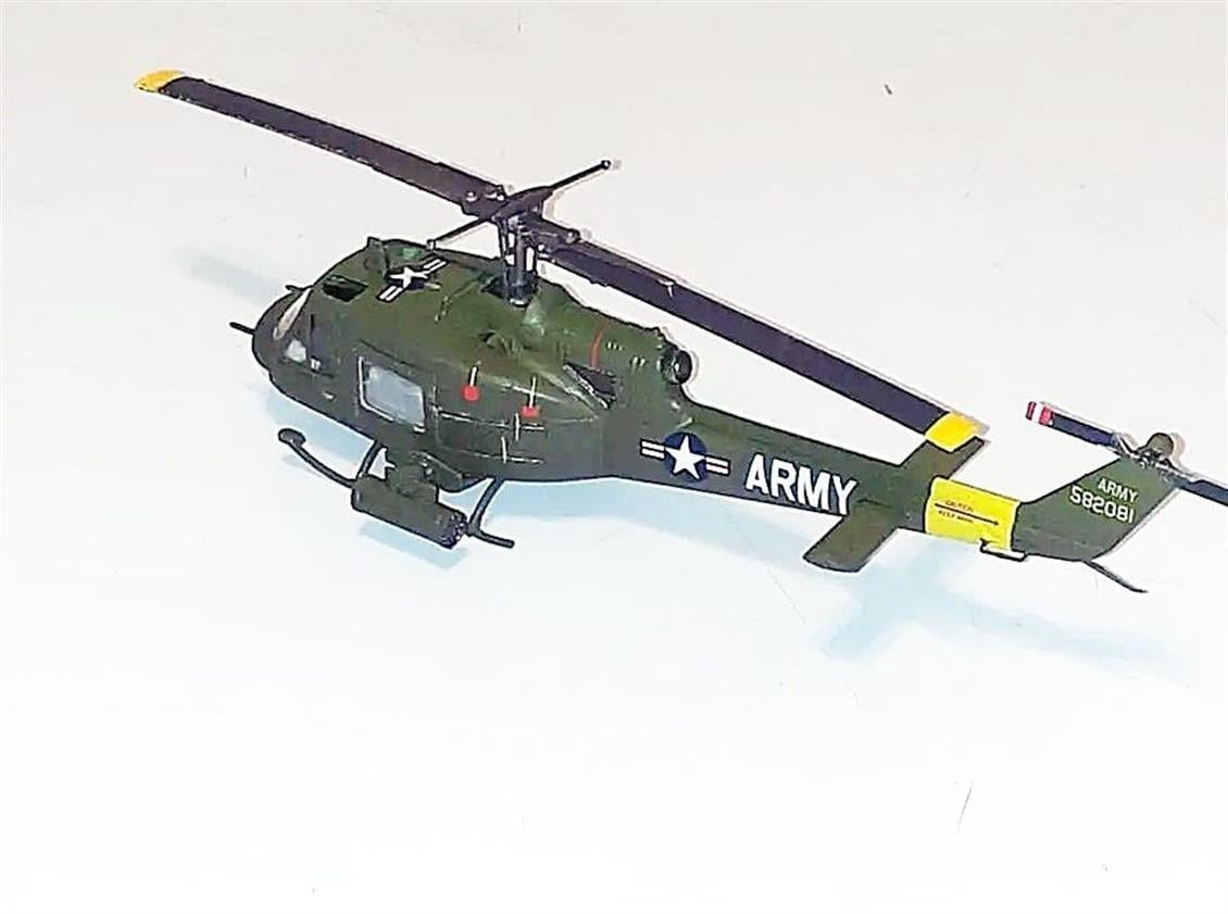 HobbyBoss 87228 1/72 Ölçek, UH-1B Huey Helikopteri , Plastik Model Kiti