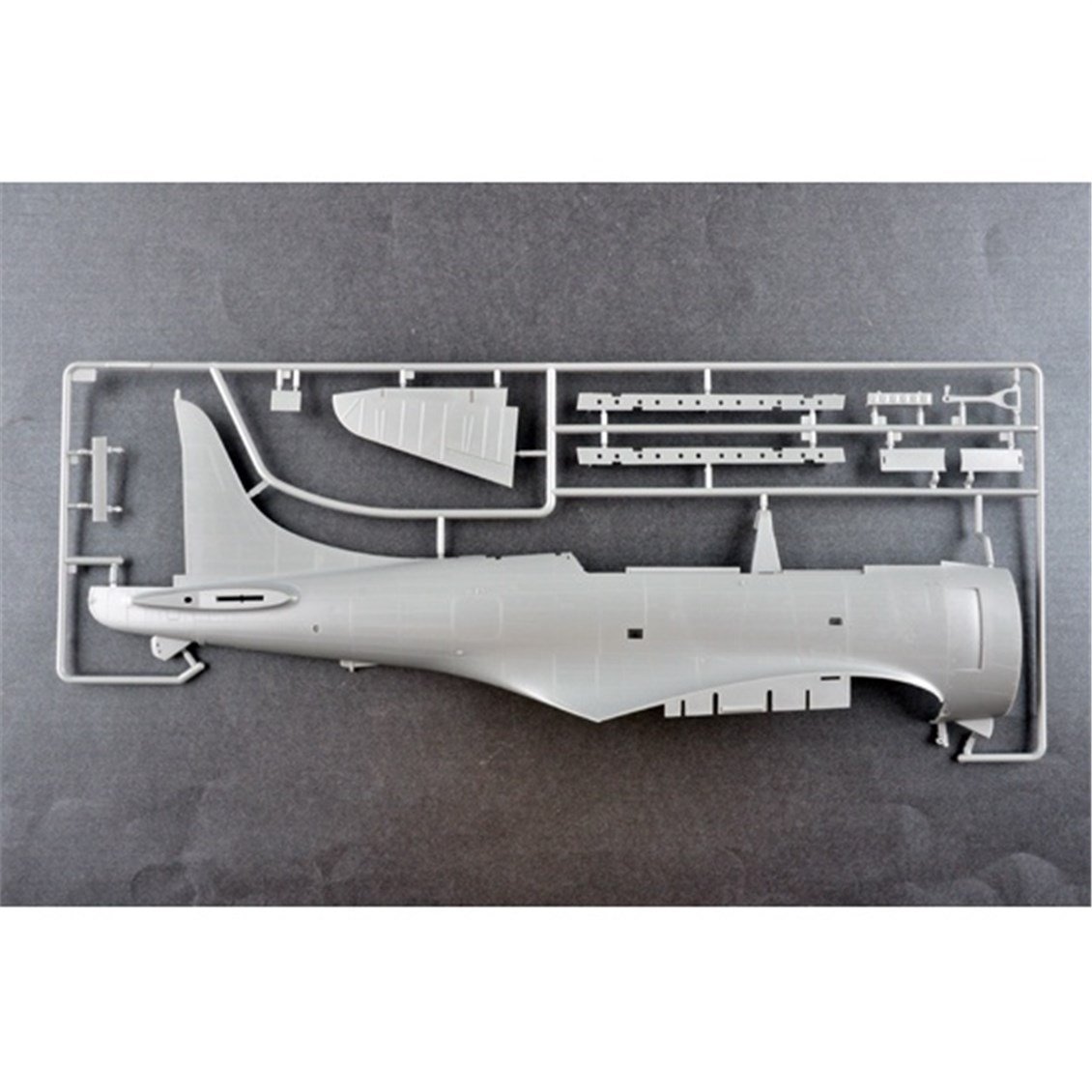 I Love Kit 61801 1/18 Ölçek, SBD-3/4 Dauntless Savaş Uçağı, Plastik Model Kiti