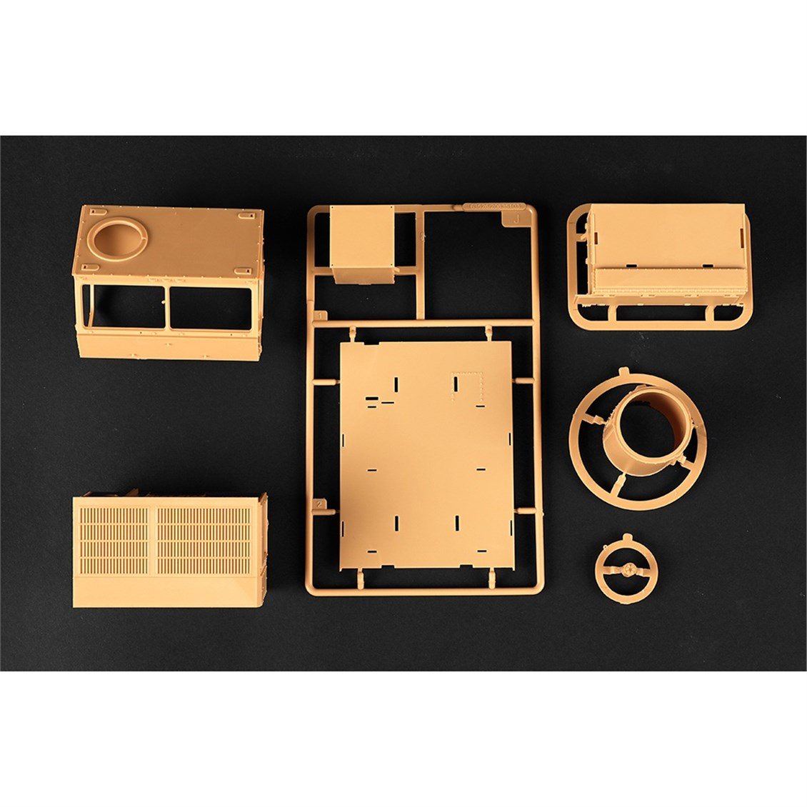 I Love Kit 63526 1/35 Ölçek, US C-RAM Füze Savunma Sistemi ve HEMTT A3 Çekici, Plastik Model Kiti