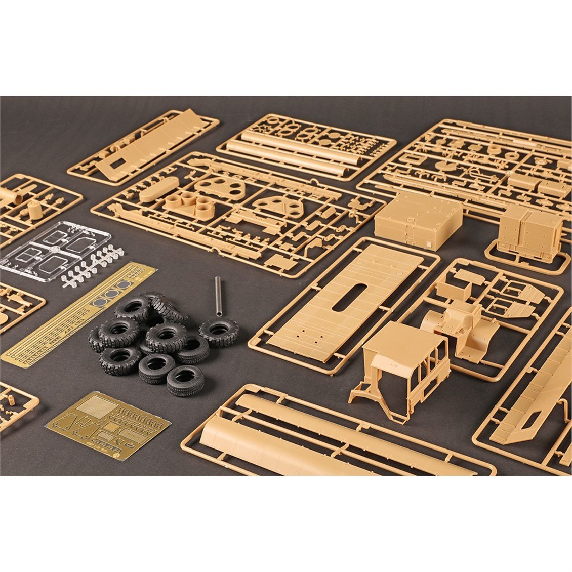 I Love Kit 63528 1/35 Ölçek, M1014 Kamyonu ve M2042A1 GLCM TEL Füze Savunma Sistemi, Plastik Model Kiti