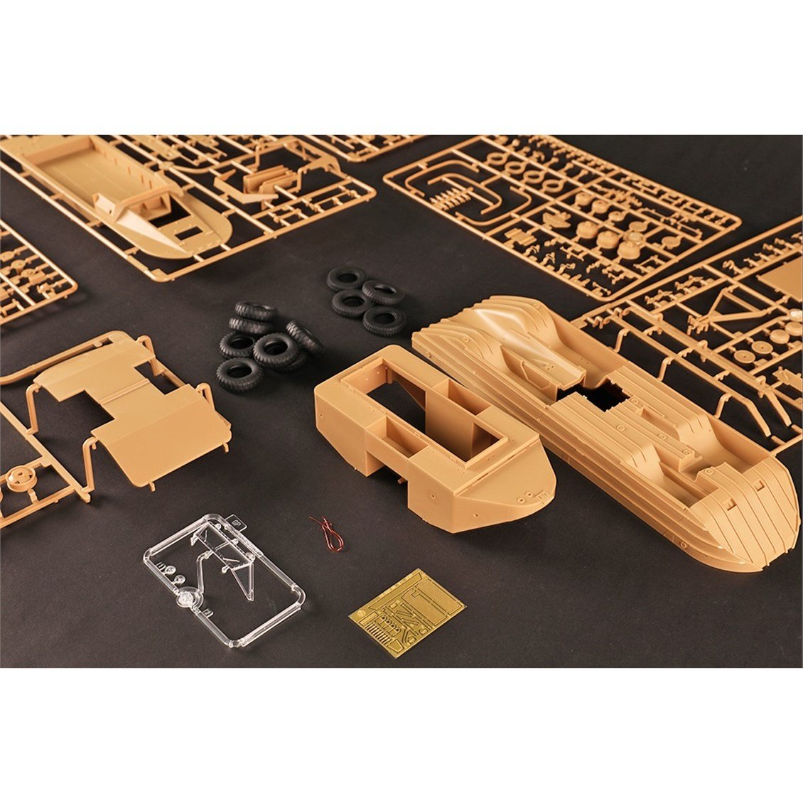 I Love Kit 63539 1/35 Ölçek, GMC DUKW-353 Amfibi Araç ve WTCT-6 Römork, Plastik Model Kiti