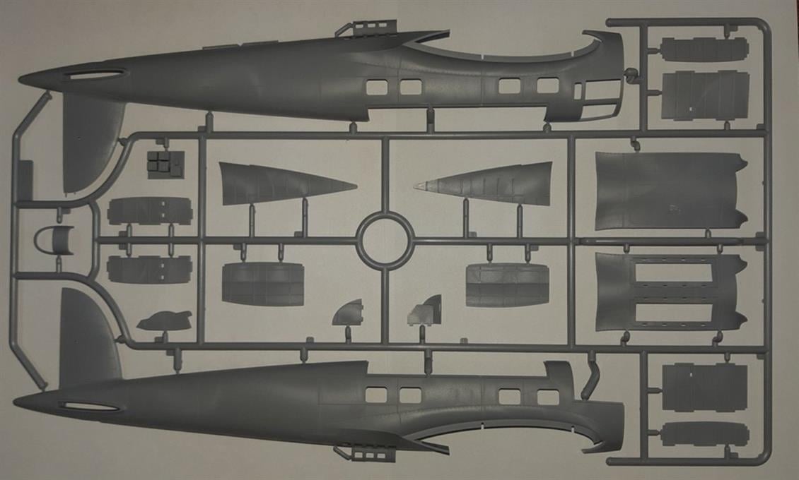 ICM 48263 He 111H-16, WWII German Bomber 10 adet He 11