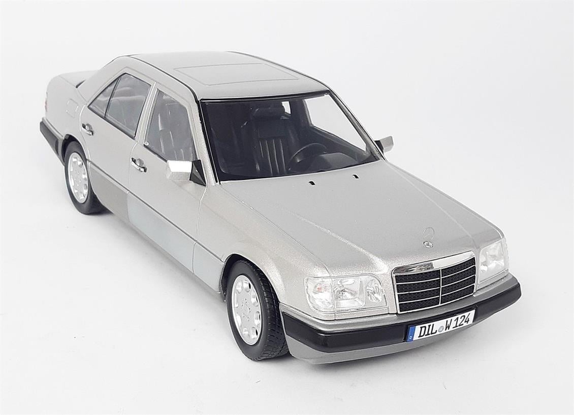 iScale 1180053 1/18 Ölçek, 1989 Mercedes Benz E-Klasse (W124), Gümüş, Sergilemeye Hazır Metal Araba Modeli