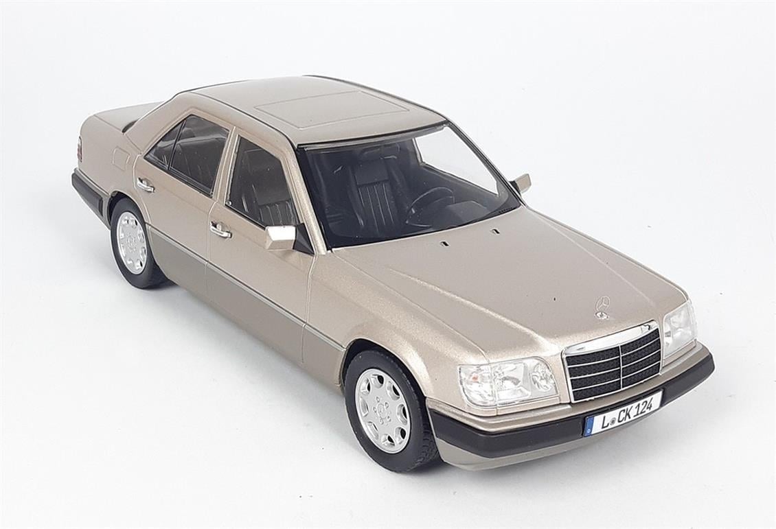 iScale 1180055 1/18 Ölçek, 1989 Mercedes Benz E-Class (W124), Gümüş, Sergilemeye Hazır Metal Araba Modeli