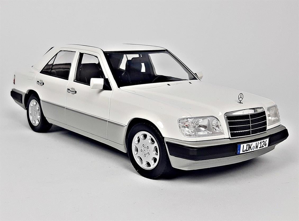 iScale 118052 1/18 Ölçek, 1989 Mercedes Benz E-Klasse (W124), Beyaz, Sergilemeye Hazır Metal Araba Modeli