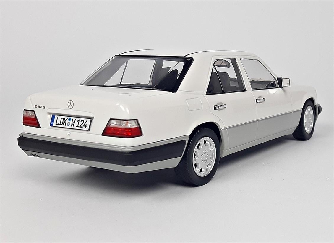 iScale 118052 1/18 Ölçek, 1989 Mercedes Benz E-Klasse (W124), Beyaz, Sergilemeye Hazır Metal Araba Modeli