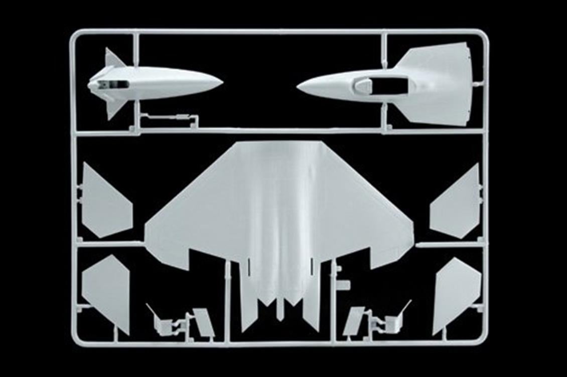 Italeri 1207S 1/72 Ölçek, F-22 Raptor Savaş Uçağı, Plastik Model kiti