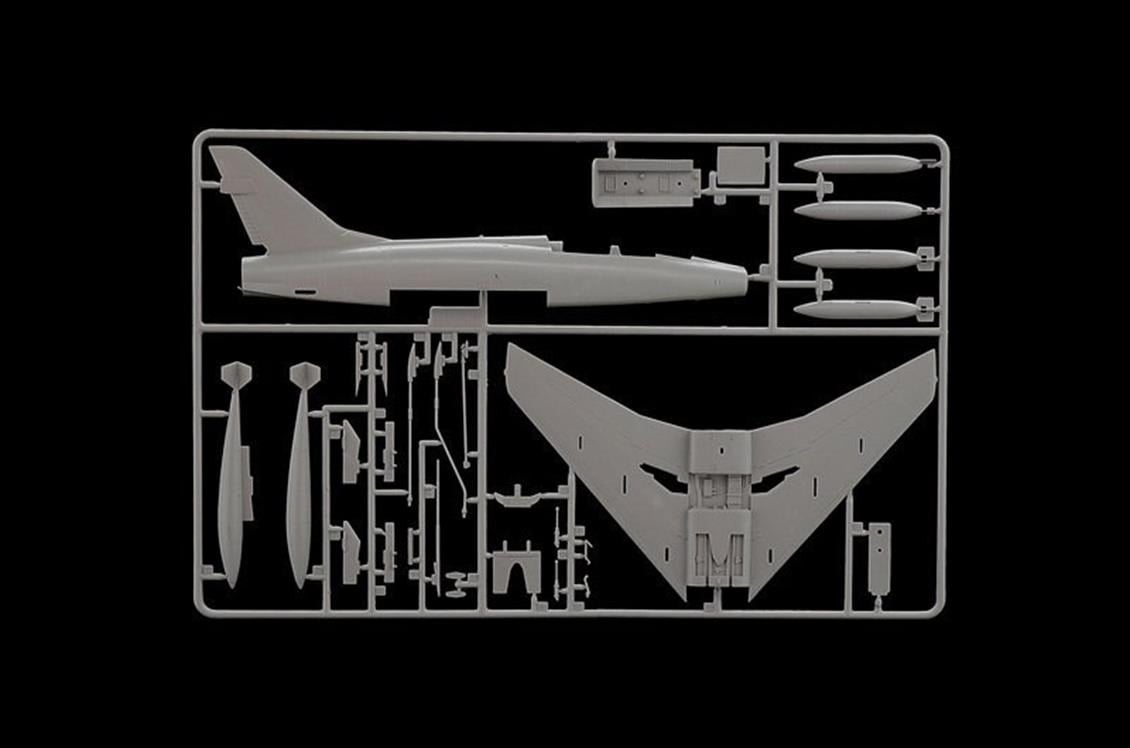 Italeri 1398S 1/72 Ölçek, F-100F Super Sabre Savaş Uçağı, Plastik Model kiti