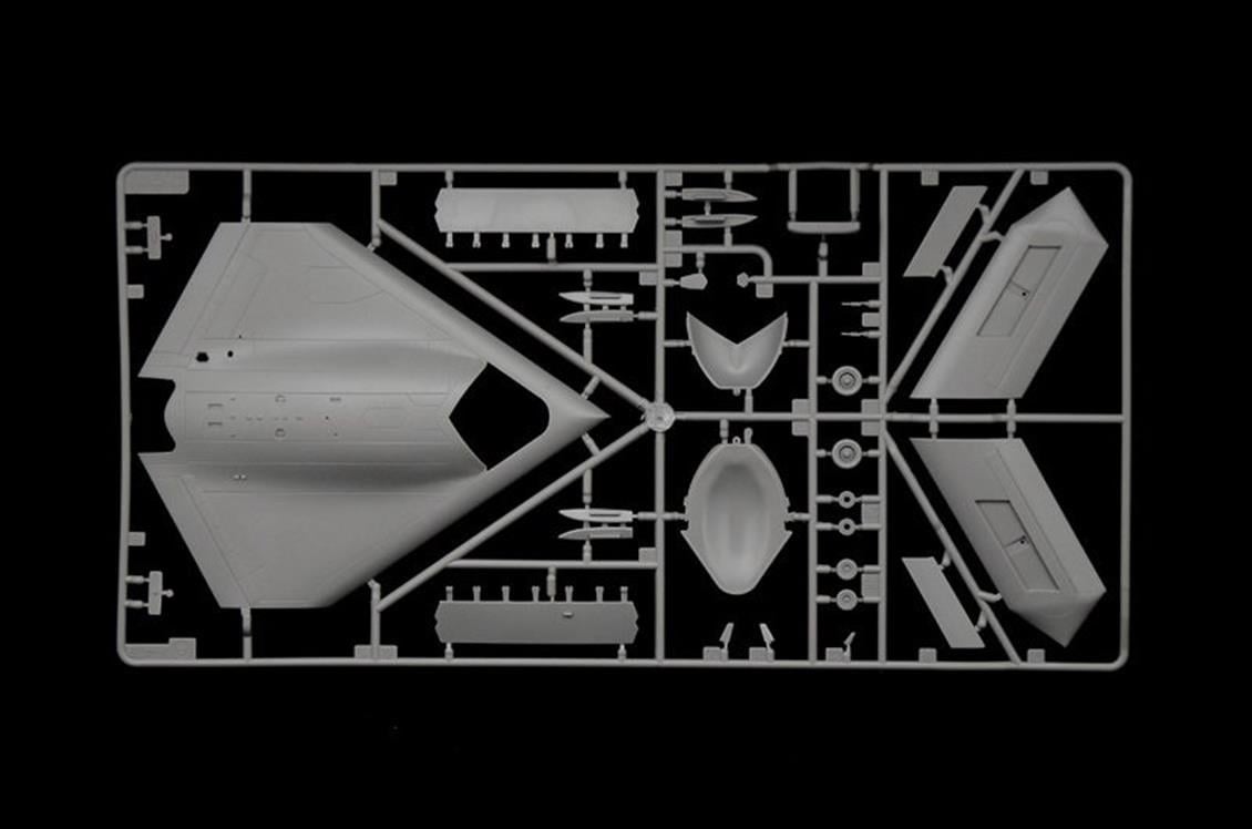 Italeri 1421S 1/72 Ölçek, Northrop Grumman X-47 B UCAV Drone, Plastik Model kiti