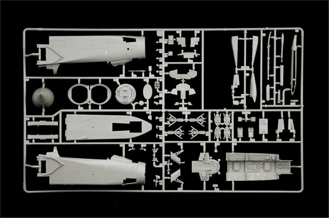 Italeri 2513S 1/32 Ölçek, Tornado Gr.4 Savaş Uçağı, Plastik Model kiti