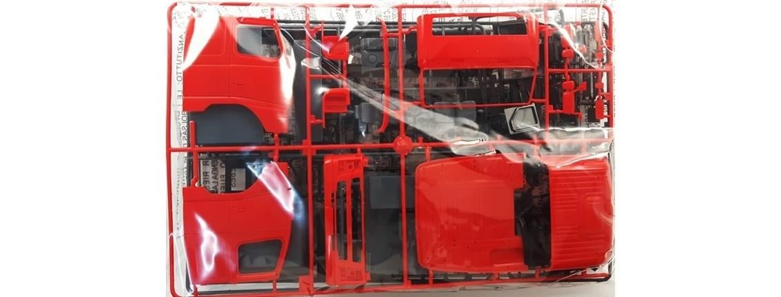Italeri 3821S 1/24 Ölçek, Volvo FH 16 Globetrotter XL Çekici, Plastik Model kiti