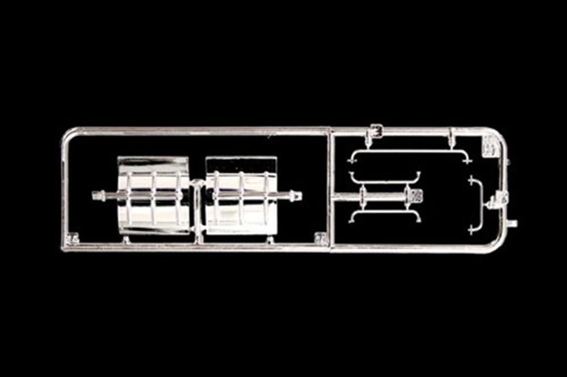 Italeri 3857S 1/24 Ölçek, Klasik Peterbilt 388 (Long Hauler) Çekici, Plastik Model kiti